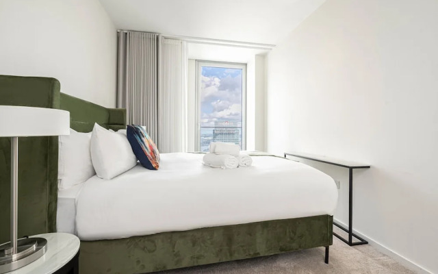 Stylish Two-bedroom Apartment in Canary Wharf