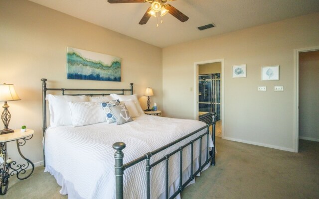 Hawkeye's Haus 5 Bedroom Home