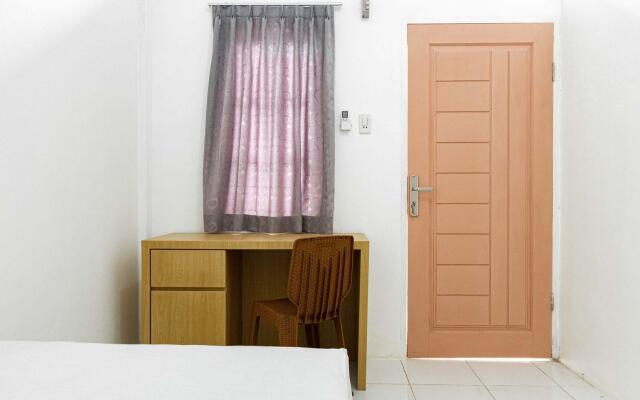 KoolKost near Airlangga University Campus C