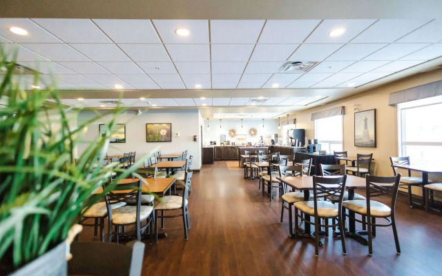 Best Western Plus Lacombe Inn & Suites