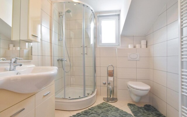 Nice Home in Podstrana With Wifi and 4 Bedrooms