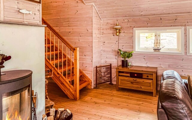 Stunning Home in Bekkjarvik With 3 Bedrooms and Wifi