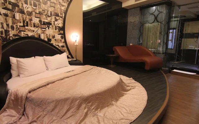 Romantic Code Motel
