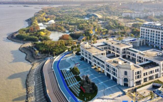 Linjiang International Cruise Hotel (Baoyang Road)