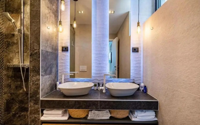 Villa Alpha - Four Bedroom Villa With Swimming Pool