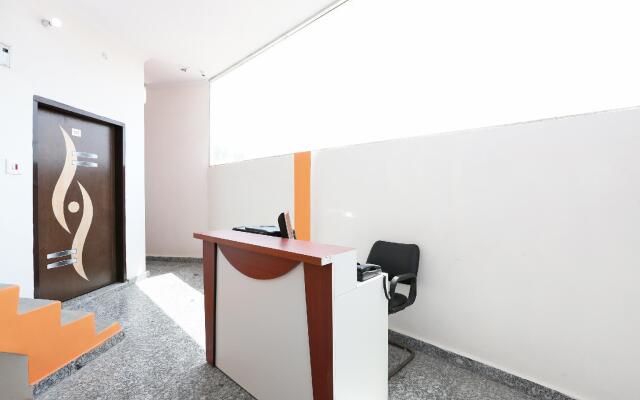 OYO 33409 Golden Guset House