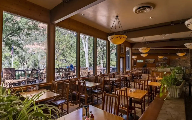 Zion Lodge