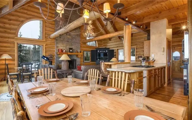 Snowdrift Cabin