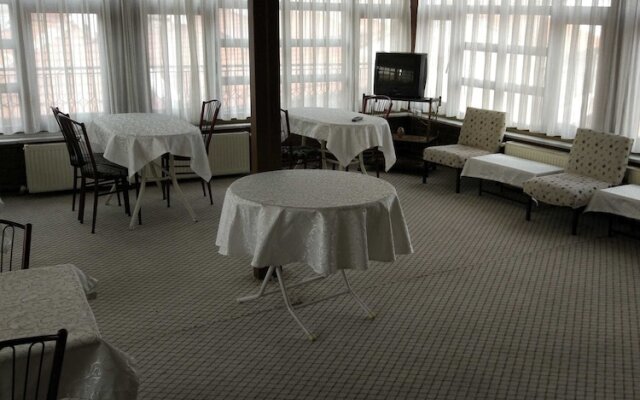 Petek Otel