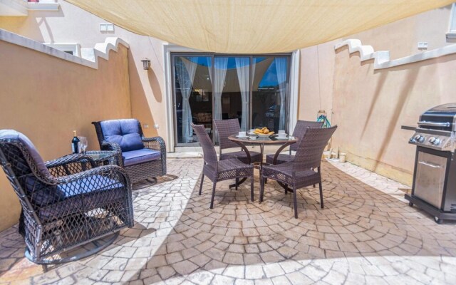 2BR 3BA GYM Pools 24 7 Security Restaurant
