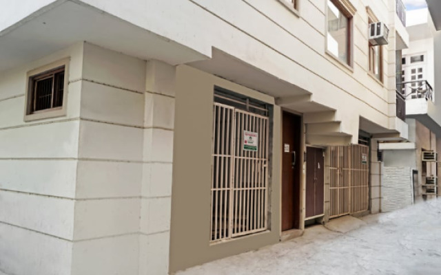 OYO Home 35789 Cozy Stay BLK Hospital