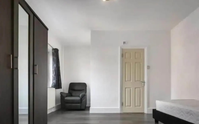 Limehouse Townhomes-4 Bedrooms,3 Bathrooms,garden