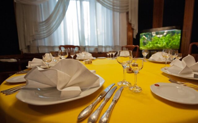 Гостиница «Джолли Алон»