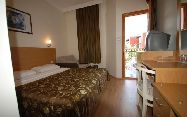 Perdikia Beach Hotel