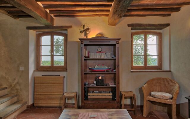 Magnificent Farmhouse in Lucignano With Swimming Pool