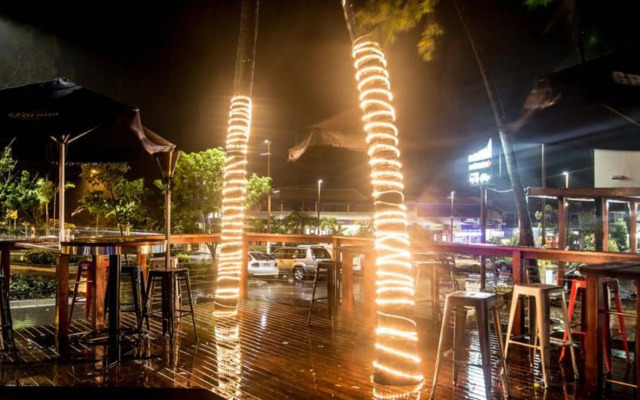 Base Airlie Beach Resort - Hostel