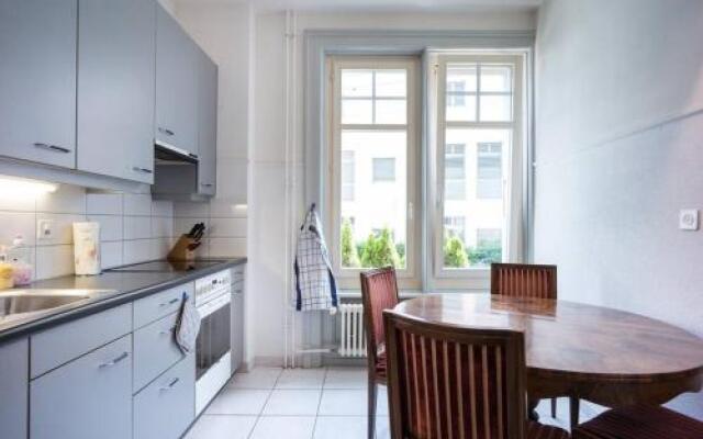 2 Zimmer in Jugendstilwohnung mit Garten (1-6 P.)
