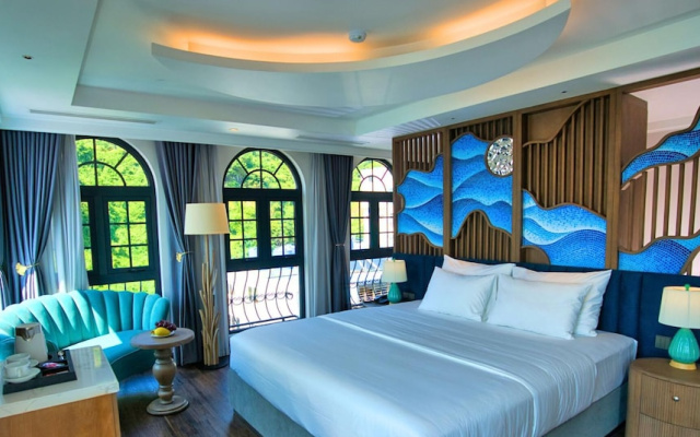 The Moon Boutique Hotel Cat Ba
