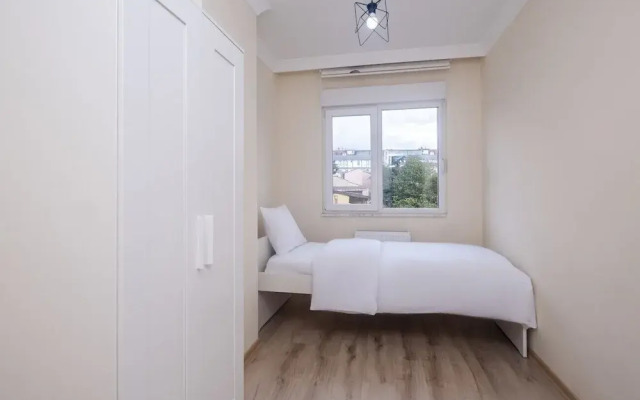 Modern and Central Flat With Balcony in Maltepe
