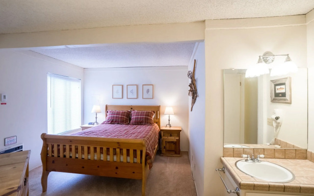 Sherwin Villas 32 - One Bedroom Condo