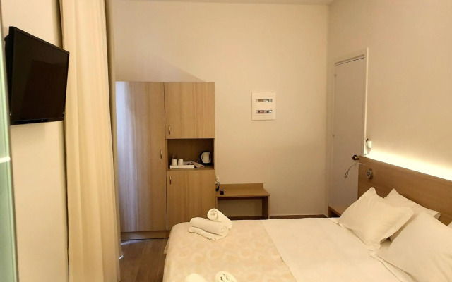 Caravel Apartment Hotel