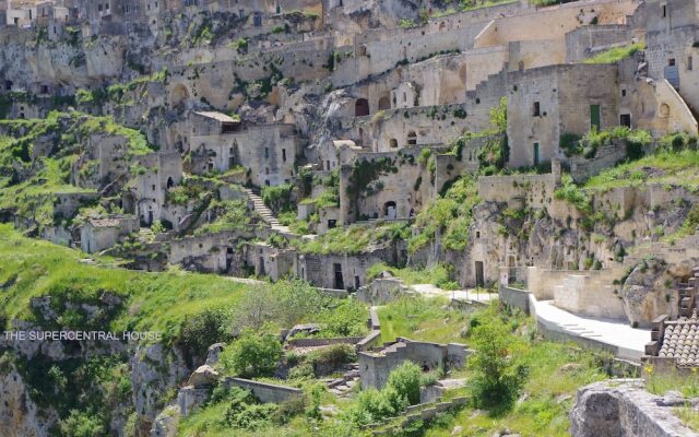 The Supercentral House