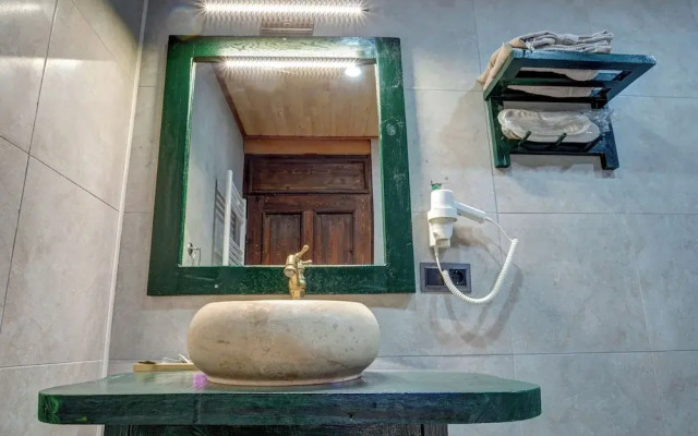 Nar-I Ask Cave Hotel