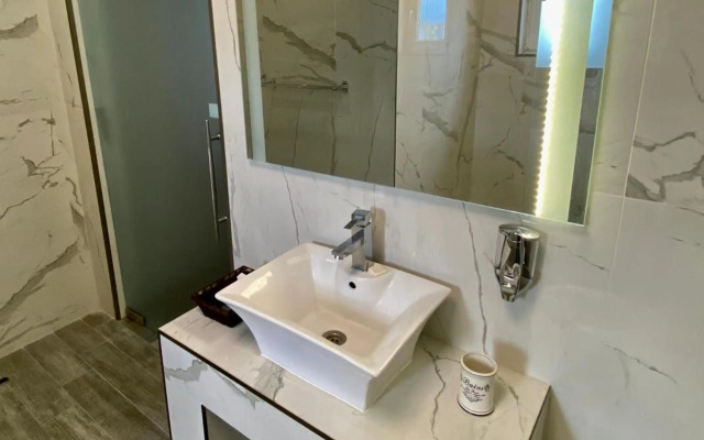 Luxury Apartments Ivon