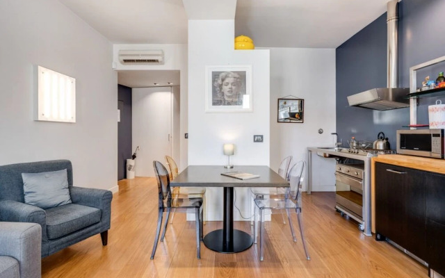 Piazza Santa Croce Design Apartment with Balcony