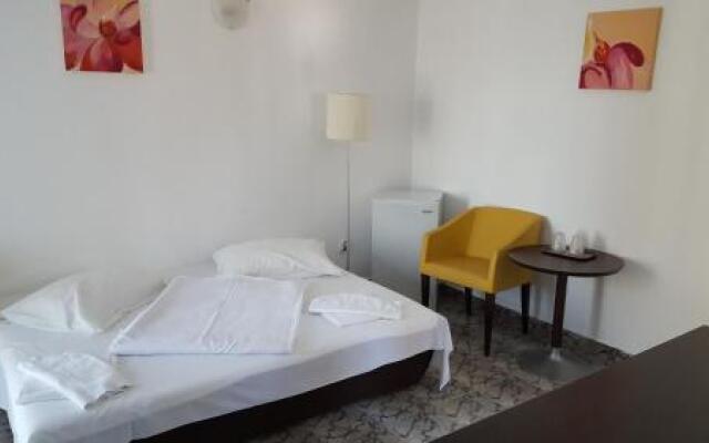 Paloma Holiday Mamaia