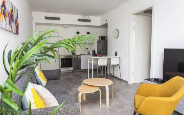 Modern Apartment Walking from the beach