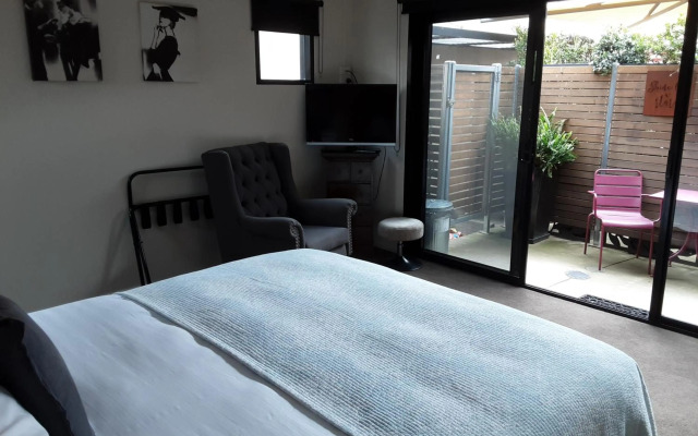 Adelphi Apartment 2- Poolside or Apartment 2A- King Studio