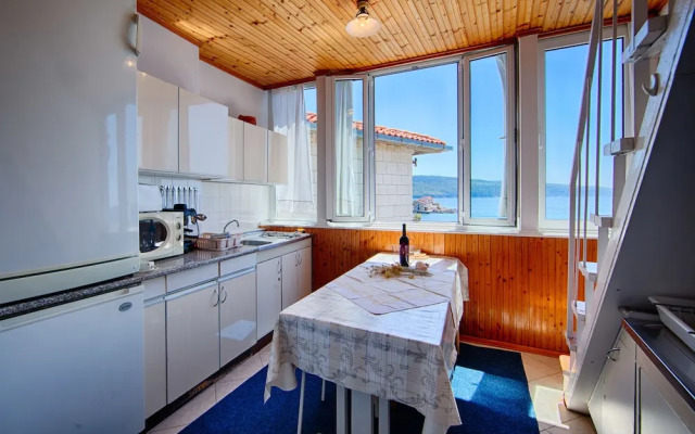 Mira Sea Front Guesthouse