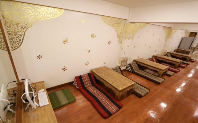 Mariya Lady Hostel At Suvarnabhumi Airport - Female Only