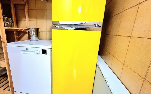 Stylish Home With Patio 4 min Walk to the Beach