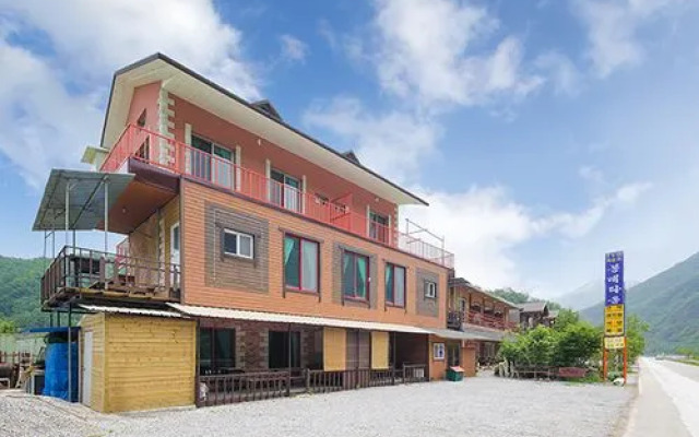 Yeongwol Donggang Close Pension