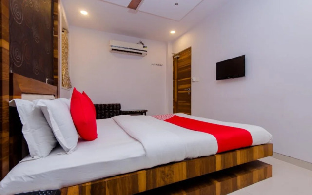 Hotel Satellite