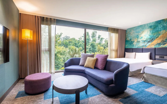 Lakeshore Hotel