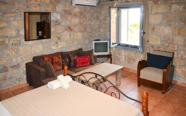 Villa Eleni - Private Pool Retreat Near Kardamili