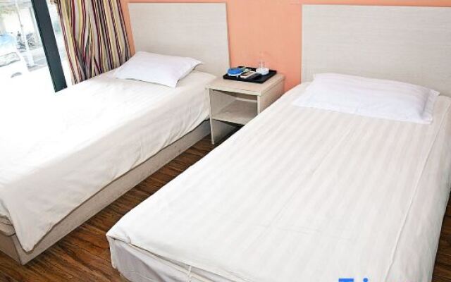 Shanghai Jingjing Hotel (Caobao Road Subway Station)