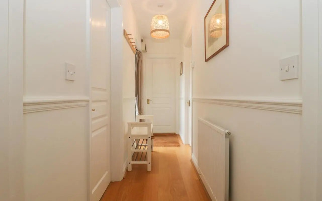 1A Erneston Crescent