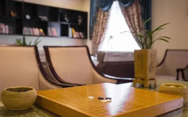Yu Hill Hotel (Guilin Arctic Square)