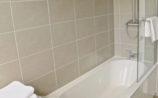 Paramount Apartments