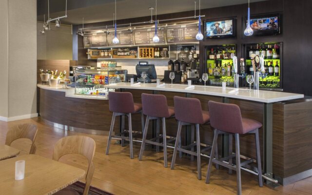 Courtyard by Marriott Newark Elizabeth