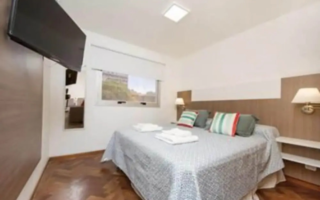 27 de Abril Apartment 25W