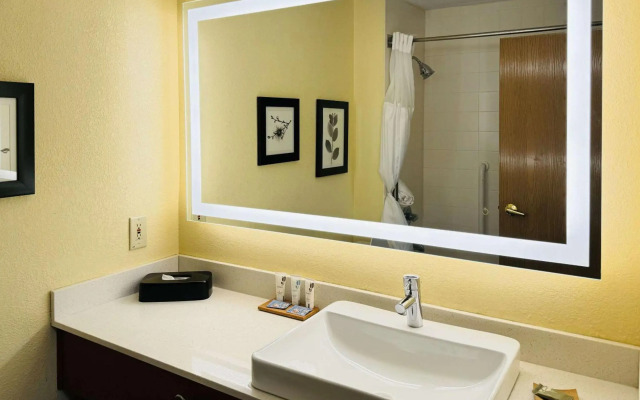 Country Inn & Suites By Radisson, Mishawaka, In