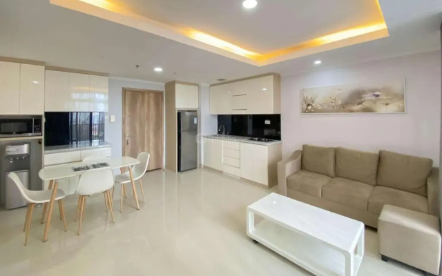Apt Pejaten Park 2 BR Luas dgn Swim Pool & Netflix