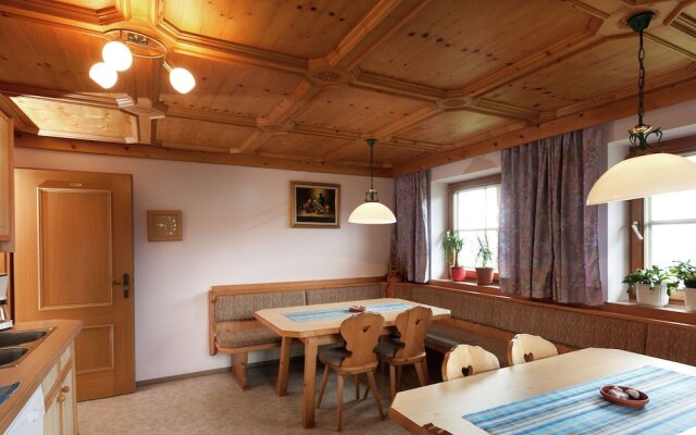 Spacious Apartment Near Ski Area In Konigsleiten