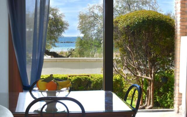 Beach-front boutique apartment Lido 113