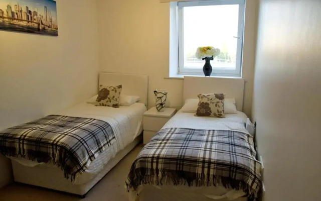 Impeccable 2-bed Apartment in Brentwood